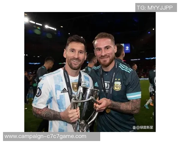 足球明星同框瞬间回顾展现绿茵场上的友谊与荣耀